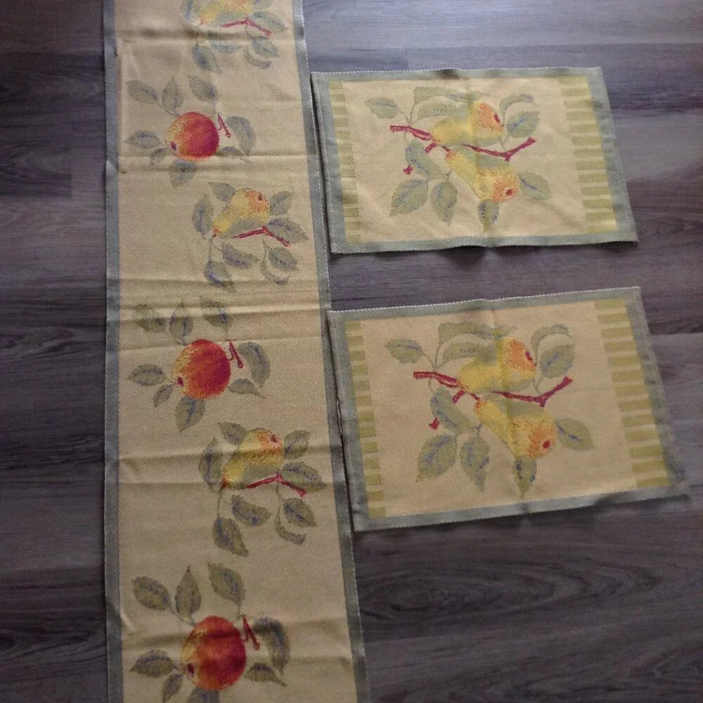 VINTAGE Circa: 1980's; Set of 4 napkins, placemats, 1 runner. Made in Italy